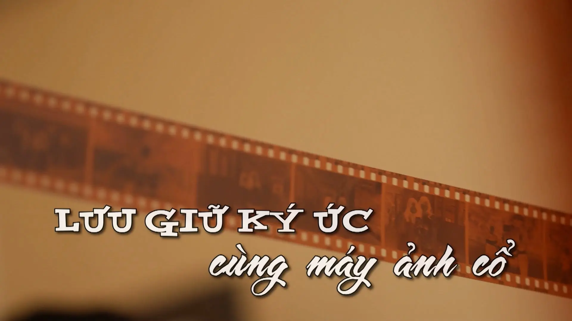 Lưu giữ ký ức cùng máy ảnh cổ | Nhịp sống Hà Nội | 16/11/2025